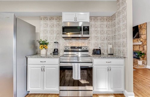 Kernersville House | Huge 4 BR Home! Sleeps 12- close to Everything!