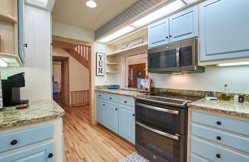 Foscoe House | HUGE 5BR, 4.5BA, 3 King Suites, Dog Friendly!