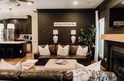 Mint Hill House | Huge Charlotte Farmhouse Villa 25 minutes from downtown!