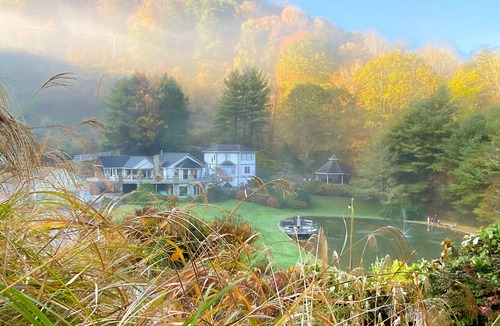 Mars Hill House | Huge Estate w/2 homes, fishing pond, private day spa, hot tub, & pizza oven