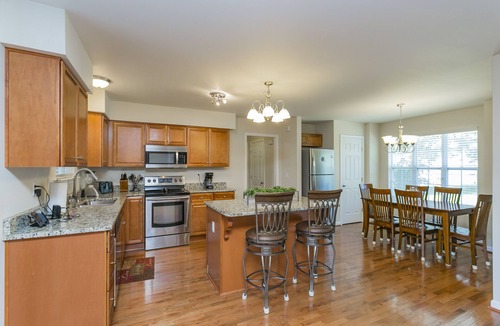 Eighth Avenue House | Huge Home for Groups 7min to Downtown