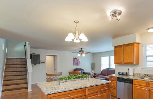 Eighth Avenue House | Huge Home for Groups 7min to Downtown