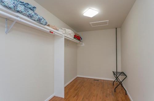 Eighth Avenue Villa | Huge Home For Groups Near Downtown