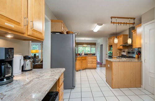 Asheville House | Huge Lodge, 1.5 Mi to town, Mtn Views, pets OK. Hot tub!