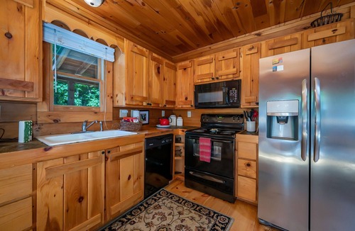 Lake Lure Cabin | Huge log homeHOT TUB/GAMEroom/PRIVATE/hiking/pet/private lake accessl