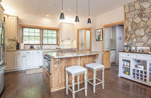 Lake Lure Cabin | Huge Spacious Cabin On the Lake. Mountain/Lake views