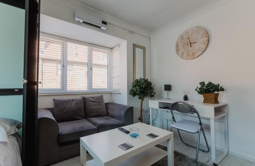 Hull Old Town Apartment | Hullidays - Trinity Studio Apt.