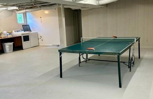 Hickory House | Humble Family Escape with Ping-Pong, Near Downtown Hickory