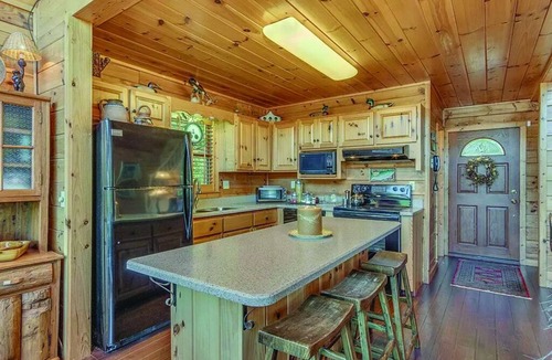 Topton Cabin | Hummingbird Lake House - Spacious Family Cabin on Lake Nantahala