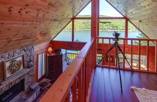 Topton Cabin | Hummingbird Lake House - Spacious Family Cabin on Lake Nantahala