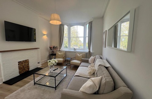 Hurstpierpoint Apartment | Hurstpier Spacious 2 Bed Apartment - by MCF