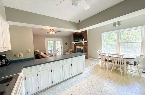 Leasburg House | Hyco Hills Hideaway- private location, close to VIR, fast wi-fi, HOT TUB