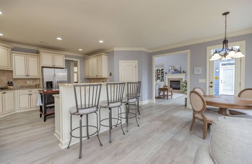 Macon House | "Icing on the Lake" Hot Tub, Theater, Gym, Fire Pit, Lily pad, Pool table!