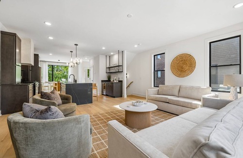 Hurwood Heights Condo | Iconic retreat w/exclusive rooftop lounge & spa!