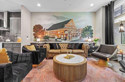 Buena Vista House | Iconic Ryman Revival - Pews Murals & Karaoke