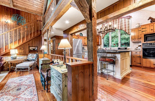 Lake Toxaway House | Ideal Mountain Lodge Living on Lake Toxaway