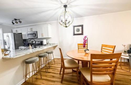 Walnut Creek House | Ideally Situated 2BR 2ensuite Townhome in Raleigh