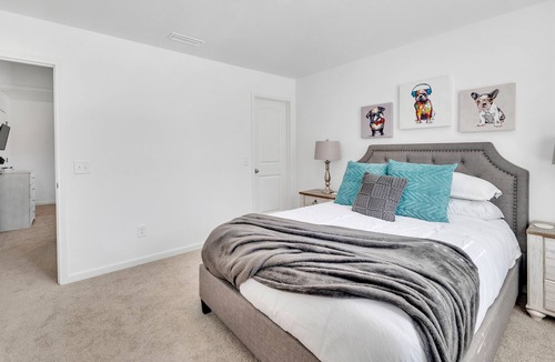 Charlotte House | Idlewild South Spacious~ 4BR + 6 Min drive Uptown