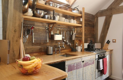 Wareham Cabin | Idyllic Log Cabin with Log-fired Hot Tub nestled in a Forest Clearing