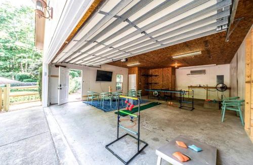 Providence Plantation House | Impressive Luxurious Rental with Pool and Game Space in NC