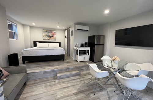 Hendersonville Apartment | In the Tree's Studio @ Skylaranna Resort