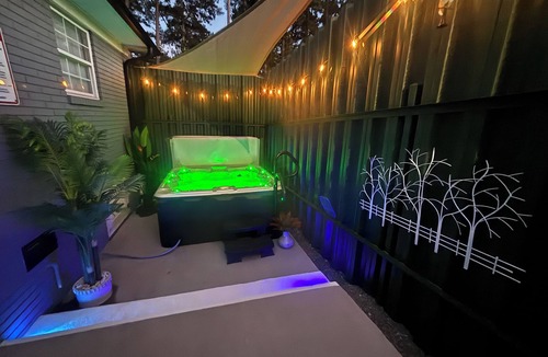 Lincolnton House | In Town Living - Hot Tub - Nintendo - EV - Large Vehicle & Trailer Parking