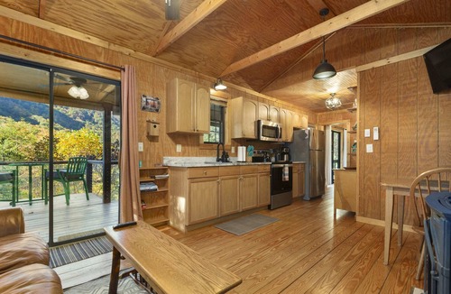 Chimney Rock House | Incredible waterfall and mountain views| Hot Tub| Fire Pit