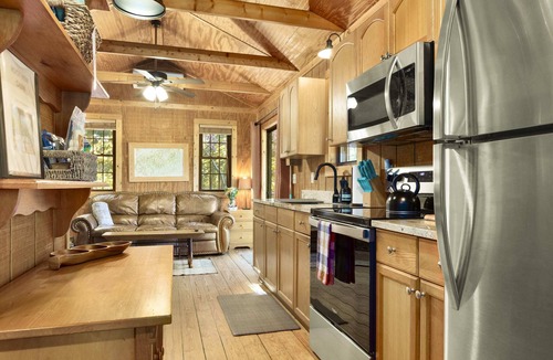 Chimney Rock House | Incredible waterfall and mountain views| Hot Tub| Fire Pit
