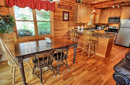 West Jefferson Cabin | Indian Cove-Open for Bookings! Hot Tub, Pool Table, WIFI, Gas FP, Fire Pit