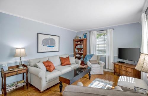 Inglewood House | Inglewood East Nashville Home - Large Yard & Private Deck - Free Parking