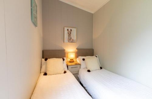 Tewitfield Cabin | Inside No. 1 Retreat