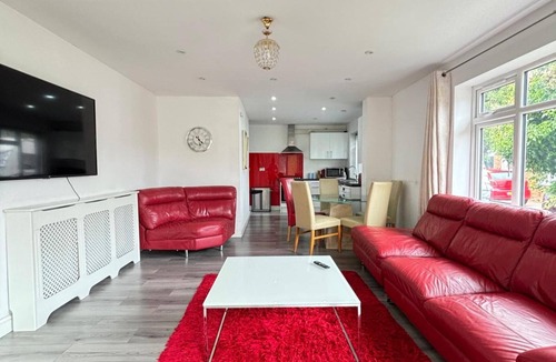 Lacey Green House | Inviting 2-bed Fully Furnished House-high Wycombe
