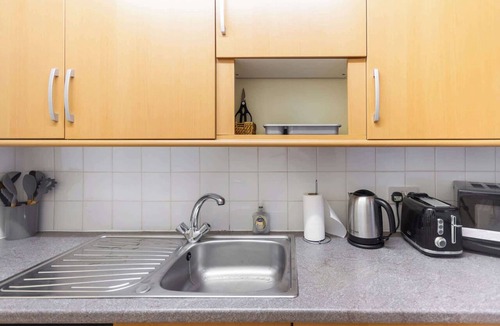 Tollcross Apartment | Inviting 2BDR Home Close to Edinburgh Castle