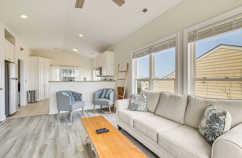 Atlantic Beach Apartment | Inviting Atlantic Beach Townhome ~ 1/2 Mi to Ocean