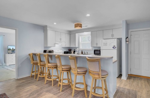 Sullivan's Island House | Ion by AvantStay | Walk to Beach, Dining, Shopping | Central Location | Deck