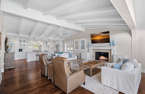 Terrell House | Island Breeze by SoCharm | Breathtaking/Expansive Lake Views