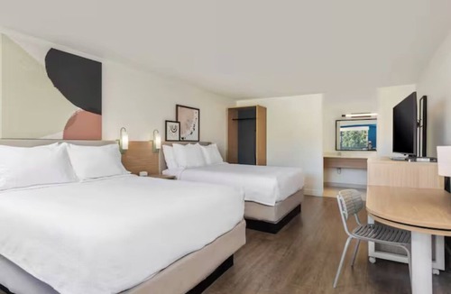 Hilton Head Island Hotel | Island Living Reimagined: Walk to Shore | Near Golf Courses | 2 Units
