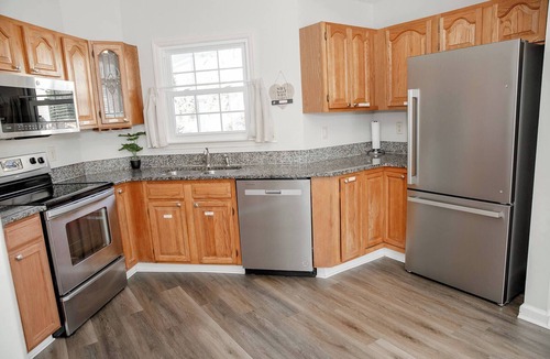 Cary House | Jacuzzi,Crib,walk to Chineese,Kebab rest,Food lion