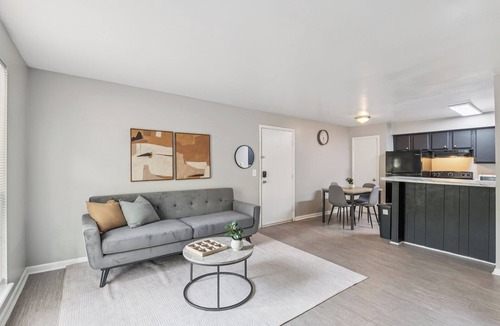 Nashville Apartment | Jamestown B4 I Comfy 2 Bed 1 Bath