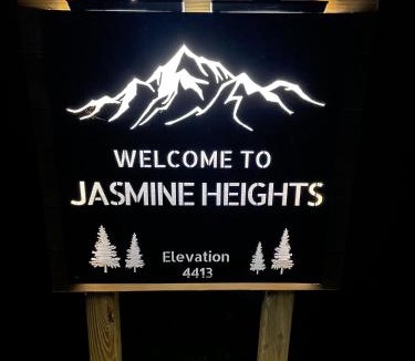 West Jefferson House | Jasmine Heights