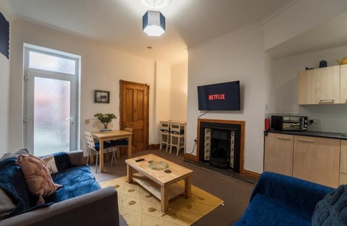 Jesmond Apartment | Jesmond - Stylish 3 Bed 2 bathroom Apartment with Parking