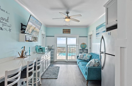 Long Beach House | Jolly Rogers: Oceanfront Paradise with Pool, Sleeps 20, 7 bed/5.5 bath and two kitchens!
