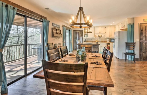 Franklin House | 'Joshua’s Lodge' w/Hot Tub + Mountain Views!