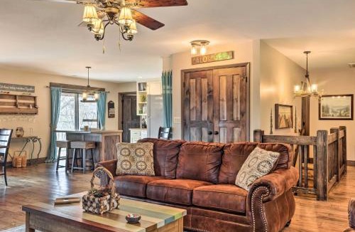 Franklin House | Joshuas Lodge with Hot Tub and Mountain Views!