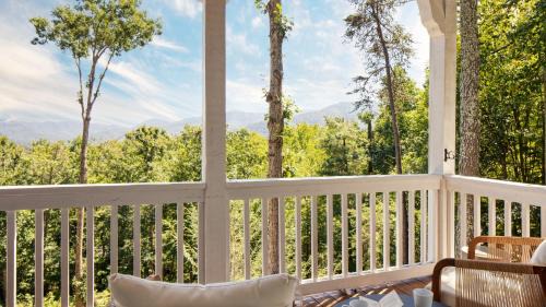 Swannanoa House | Juliet by AvantStay Mountain Views Near AshevilleBlack Mountain