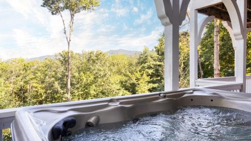 Swannanoa House | Juliet by AvantStay Mountain Views Near AshevilleBlack Mountain