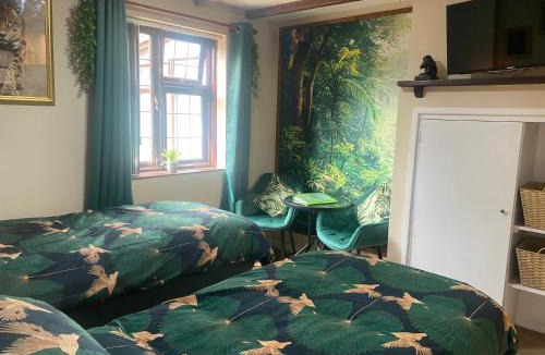 Littlehampton Apartment | Jungle Lodge