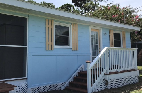 Wilmington Beach House | "JUNIOR'S PLACE" Peaceful & Private, 2 blocks to beach - LOW PET FEE