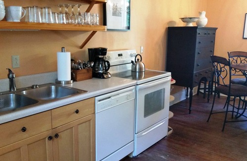 Port Royal House | Just 2 mi. to Parris Island & Beaufort, Walk to Beach & Shops - Sleeps 6 - Wi-FI