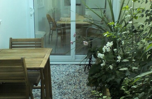 Bognor Regis Apartment | Just a few steps to the seafront & all amenities, cafes, restaurants & bars